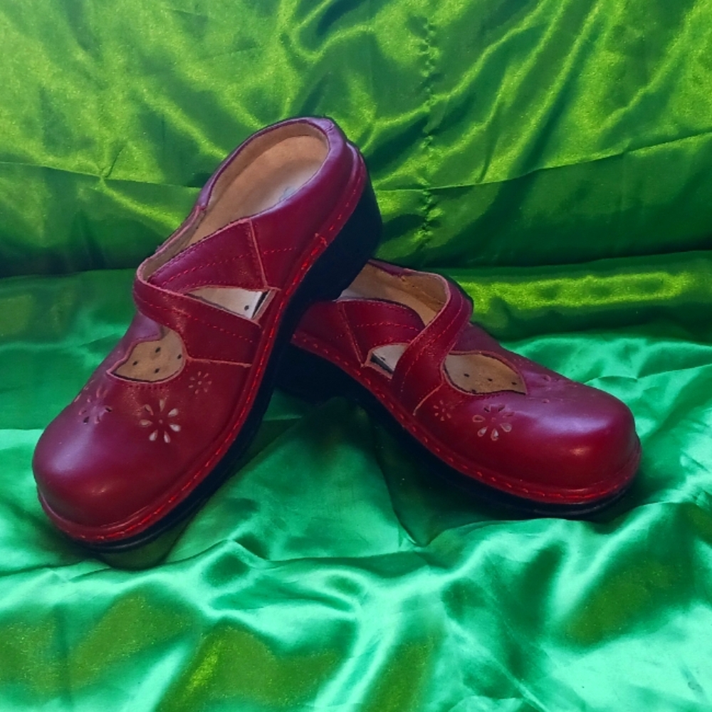 SoComfy Size 9M Slide-ons